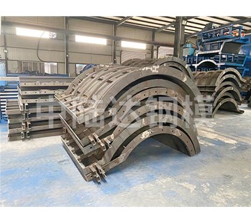 昆明钢模板在雨天或潮湿环境下的施工注意事项有哪些？